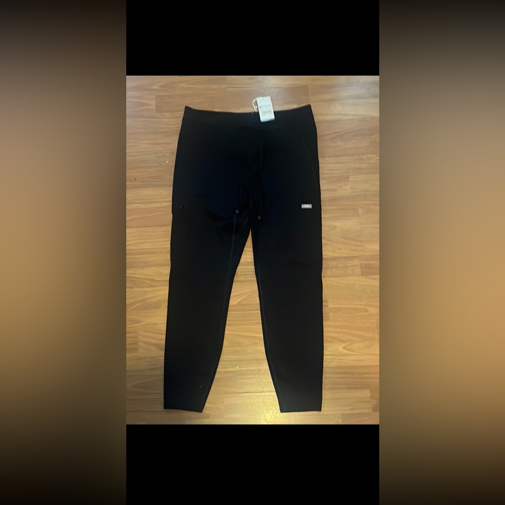 Woman’s Figs black scrubs